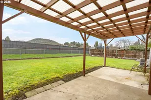 1766 NW Beaumont Ave, Roseburg, OR 97471 - Photo 23