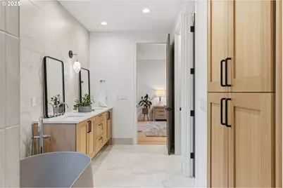 14100 Knaus Rd, Lake Oswego, OR 97034 - Photo 27