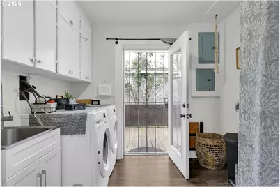 1215 Irving Rd, Eugene, OR 97404 - Photo 15