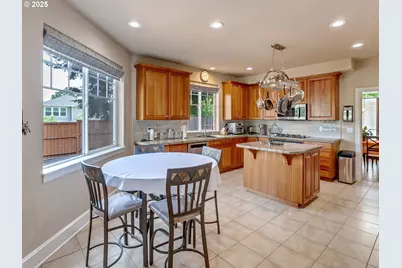 7913 SW Leiser Ln, Portland, OR 97224 - Photo 7