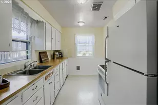 2226 N Sumner St, Portland, OR 97217 - Photo 11