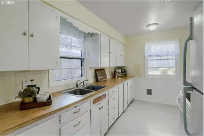 2226 N Sumner St, Portland, OR 97217 - Photo 13