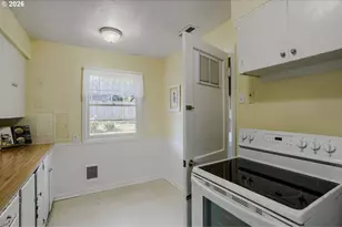 2226 N Sumner St, Portland, OR 97217 - Photo 13
