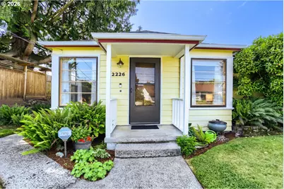 2226 N Sumner St, Portland, OR 97217 - Photo 1