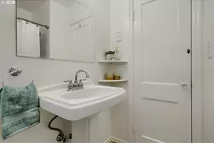 2226 N Sumner St, Portland, OR 97217 - Photo 23