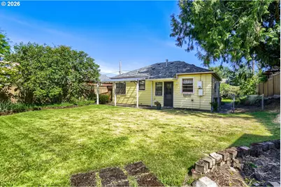 2226 N Sumner St, Portland, OR 97217 - Photo 27