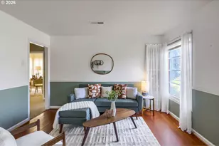 2226 N Sumner St, Portland, OR 97217 - Photo 9