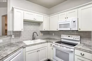 1160 NE Horizon Loop, Hillsboro, OR 97124 - Photo 9