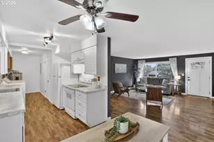 290 N 4th St, Saint Helens, OR 97051 - Photo 9