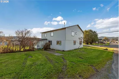 703 C St, Myrtle Point, OR 97458 - Photo 3