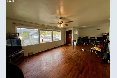 1271 Centennial Blvd, Springfield, OR 97477 - Photo 3