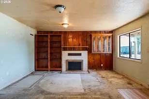 1004 S Grape St, Medford, OR 97501 - Photo 3