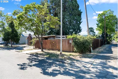 1004 S Grape St, Medford, OR 97501 - Photo 19