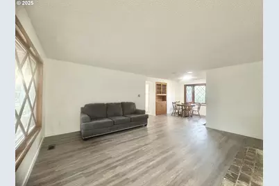 18505 SE Clinton St, Gresham, OR 97030 - Photo 3