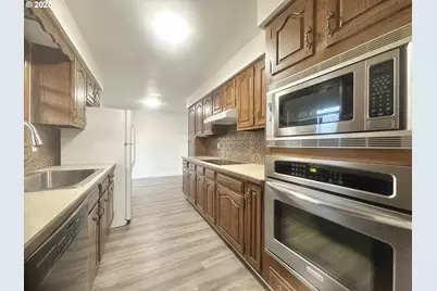 18505 SE Clinton St, Gresham, OR 97030 - Photo 9