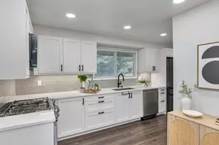 12146 SW Taylor Ct, Portland, OR 97225 - Photo 9