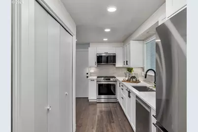 12146 SW Taylor Ct, Portland, OR 97225 - Photo 11