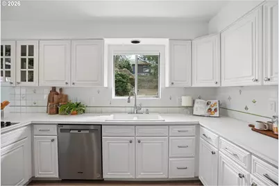 1733 SW Custer St, Portland, OR 97219 - Photo 5