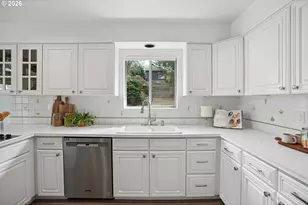 1733 SW Custer St, Portland, OR 97219 - Photo 5