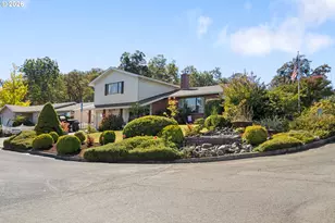 2196 NW Andrea St, Roseburg, OR 97471 - Photo 3