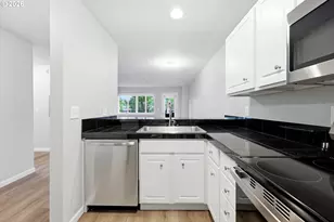 318 NE Roberts Ave, Gresham, OR 97030 - Photo 5
