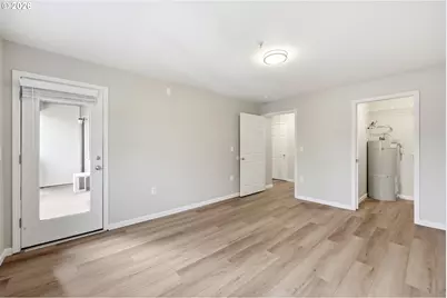 318 NE Roberts Ave #204, Gresham, OR 97030 - Photo 17