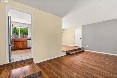 305 S 68th Pl, Springfield, OR 97478 - Photo 9