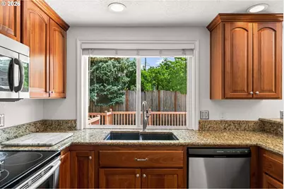 305 S 68th Pl, Springfield, OR 97478 - Photo 15
