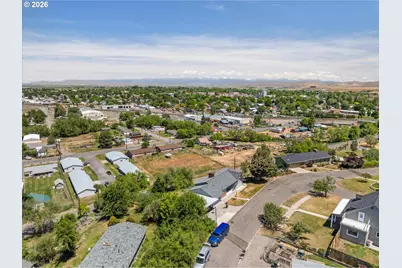 300 Hillcrest Dr, Baker City, OR 97814 - Photo 3