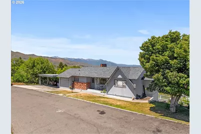 300 Hillcrest Dr, Baker City, OR 97814 - Photo 1