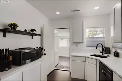 2821 SE 115th Ave, Portland, OR 97266 - Photo 9