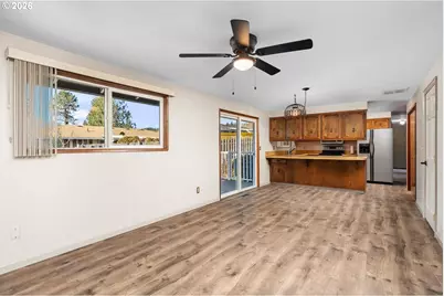 18320 Chris Ct, Gladstone, OR 97027 - Photo 9