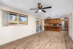 18320 Chris Ct, Gladstone, OR 97027 - Photo 9