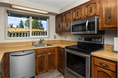 18320 Chris Ct, Gladstone, OR 97027 - Photo 11