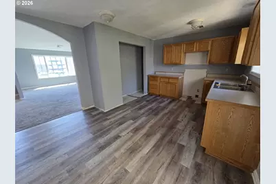 340 NW Elizabeth Ave, Winston, OR 97496 - Photo 5