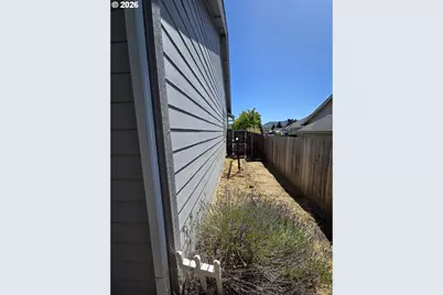 340 NW Elizabeth Ave, Winston, OR 97496 - Photo 7