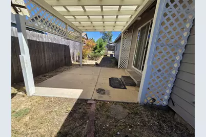 340 NW Elizabeth Ave, Winston, OR 97496 - Photo 11