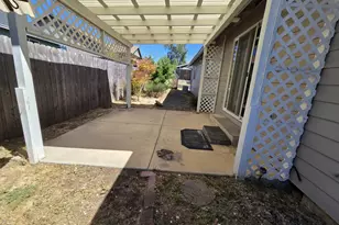 340 NW Elizabeth Ave, Winston, OR 97496 - Photo 11