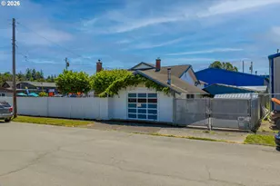 208 7th St, Myrtle Point, OR 97458 - Photo 11