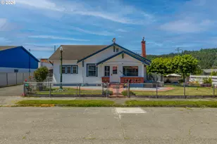 208 7th St, Myrtle Point, OR 97458 - Photo 1