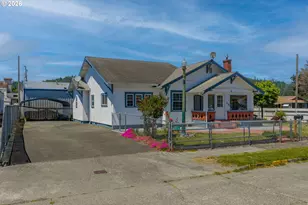 208 7th St, Myrtle Point, OR 97458 - Photo 3