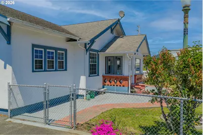 208 7th St, Myrtle Point, OR 97458 - Photo 5
