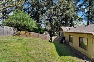 8621 SE Strawberry Ln, Milwaukie, OR 97267 - Photo 5