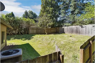 8621 SE Strawberry Ln, Milwaukie, OR 97267 - Photo 7
