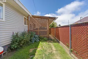 2478 Marion St, North Bend, OR 97459 - Photo 43