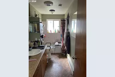 2478 Marion St, North Bend, OR 97459 - Photo 9