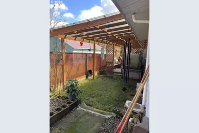 2478 Marion St, North Bend, OR 97459 - Photo 35
