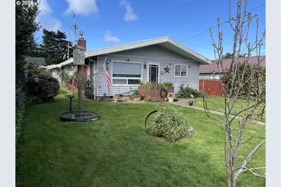 2478 Marion St, North Bend, OR 97459 - Photo 3