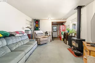 2478 Marion St, North Bend, OR 97459 - Photo 25
