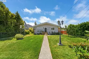 2478 Marion St, North Bend, OR 97459 - Photo 3